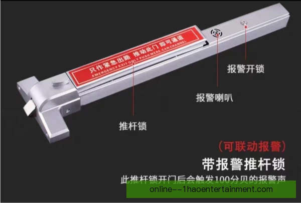 某多面手门线解围救险，反应速度保住胜果